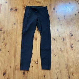 Lululemon black leggings with pockets on leg